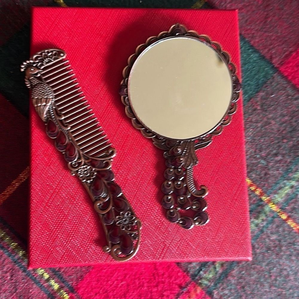 Two for price of one peacock-comb set& beautiful collar necklace - Picture 11 of 11
